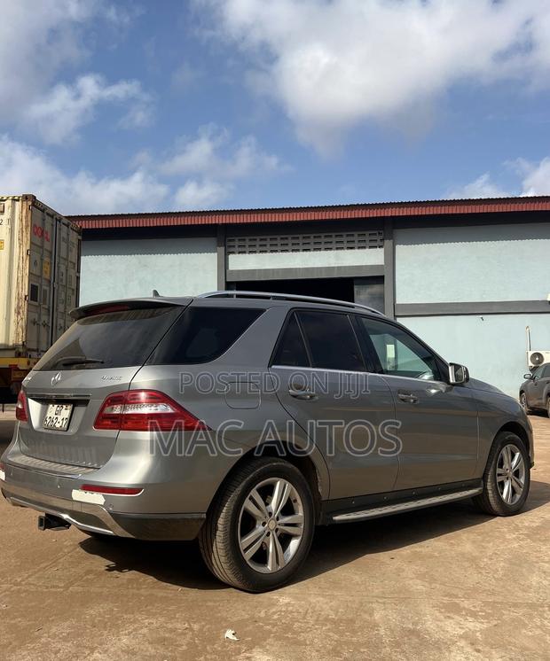 Mercedes-Benz M Class ML350 4MATIC 4dr SUV AWD (3.5L 6cyl 7A) 2015 Gray photo 3