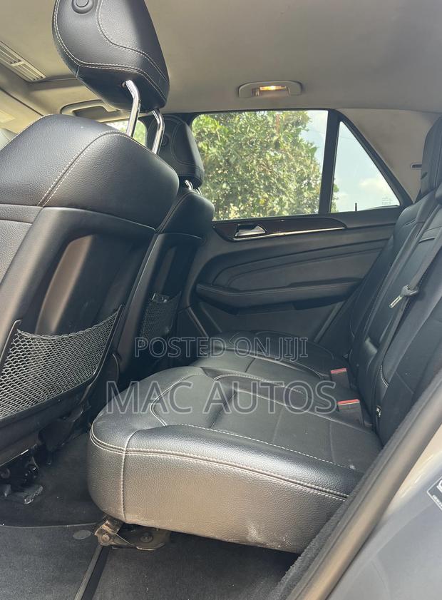 Mercedes-Benz M Class ML350 4MATIC 4dr SUV AWD (3.5L 6cyl 7A) 2015 Gray photo 12