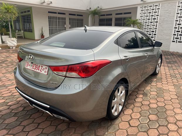 Hyundai Elantra Limited Sedan FWD (1.8L 4cyl 6A) 2013 Gray