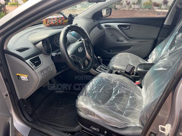 Hyundai Elantra Limited Sedan FWD (1.8L 4cyl 6A) 2013 Gray