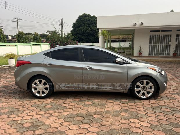 Hyundai Elantra Limited Sedan FWD (1.8L 4cyl 6A) 2013 Gray
