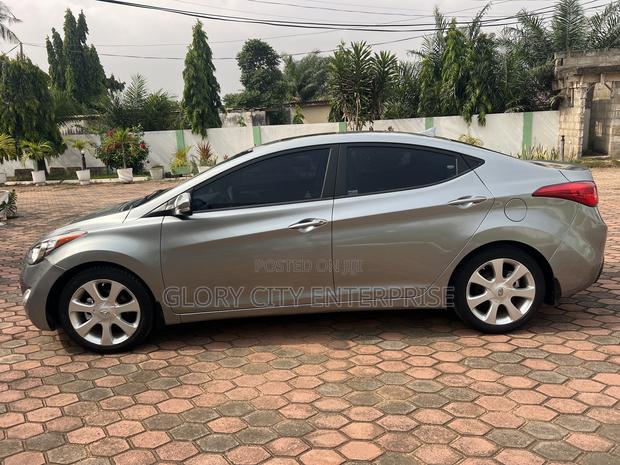 Hyundai Elantra Limited Sedan FWD (1.8L 4cyl 6A) 2013 Gray