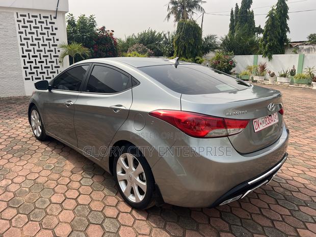 Hyundai Elantra Limited Sedan FWD (1.8L 4cyl 6A) 2013 Gray
