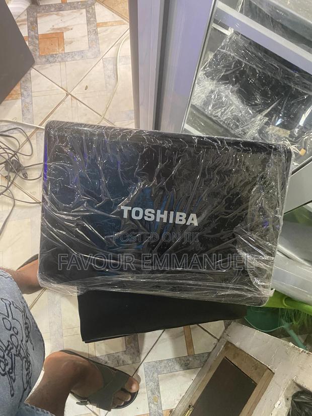 New Laptop Toshiba Satellite A350 4GB Intel HDD 320GB