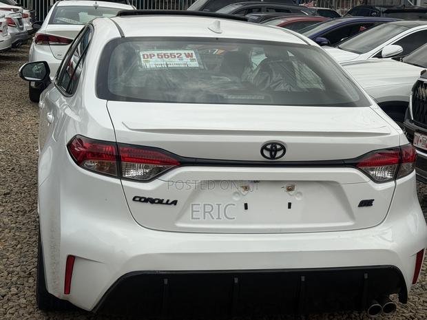 Toyota Corolla Hybrid SE 2025 White