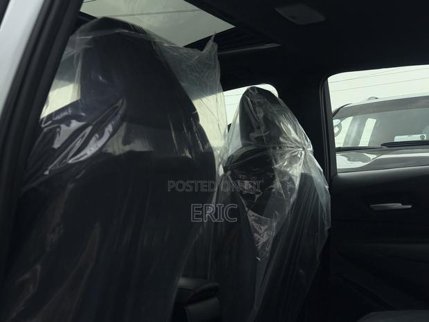 Toyota Corolla Hybrid SE 2025 White