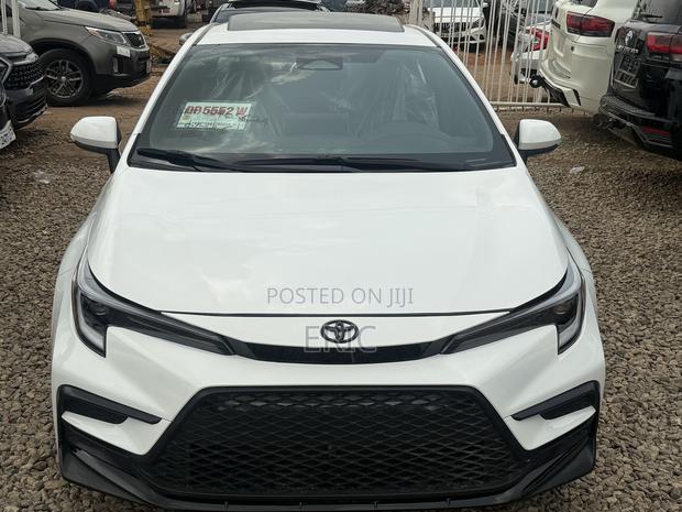 Toyota Corolla Hybrid SE 2025 White