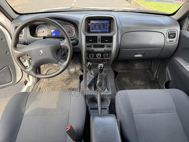 Peugeot Landtrek 2.2 Diesel Double Cab AWD 2021 White