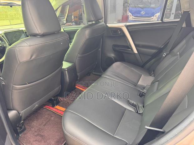 Toyota RAV4 2017 Silver photo 3