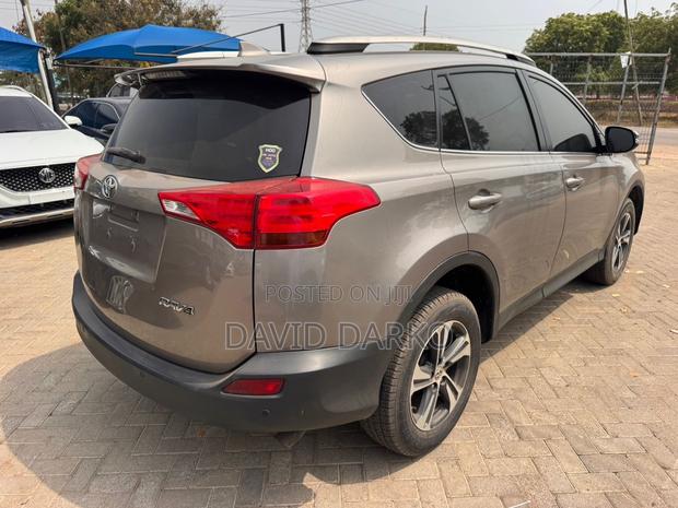 Toyota RAV4 2017 Silver photo 2