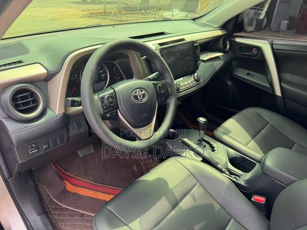 Toyota RAV4 2017 Silver photo 8