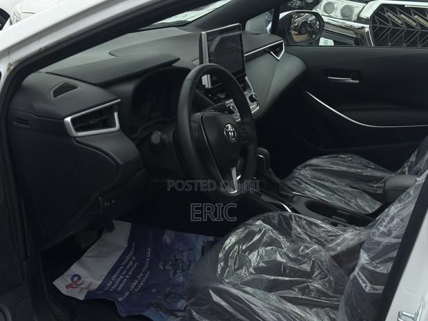 Toyota Corolla Hybrid SE 2025 White