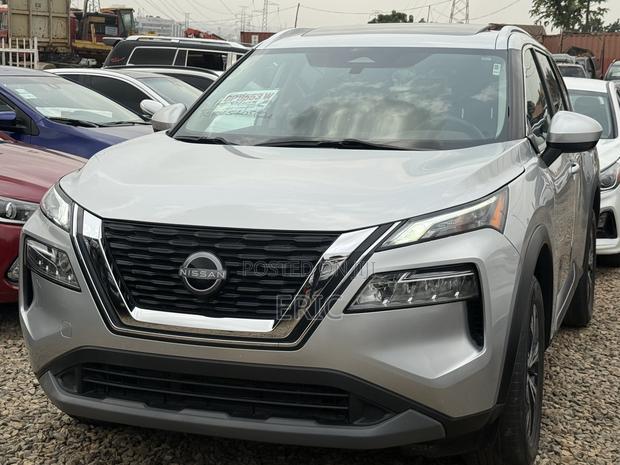 Nissan Rogue SV 2024 Silver