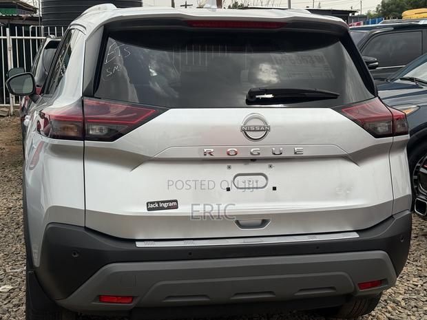 Nissan Rogue SV 2024 Silver