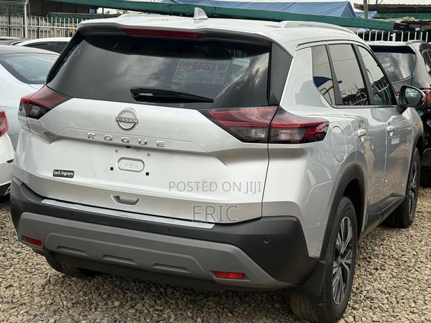 Nissan Rogue SV 2024 Silver