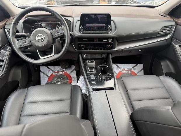 Nissan Rogue SV 2024 Silver