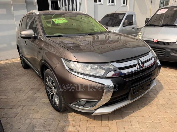 Mitsubishi Outlander 2018 Silver photo 5