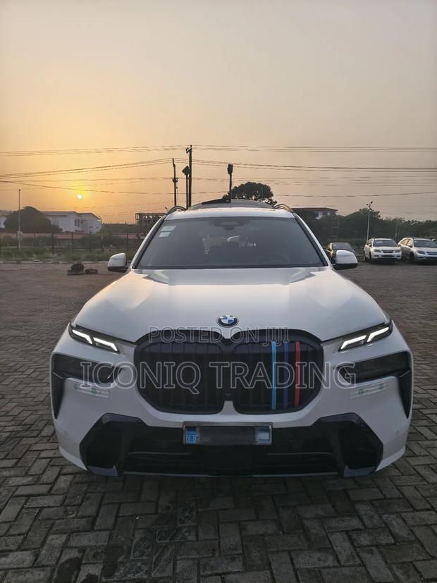 BMW X7 xDrive40i 2023 White photo 2