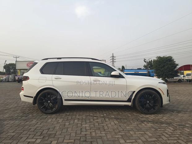 BMW X7 xDrive40i 2023 White photo 12