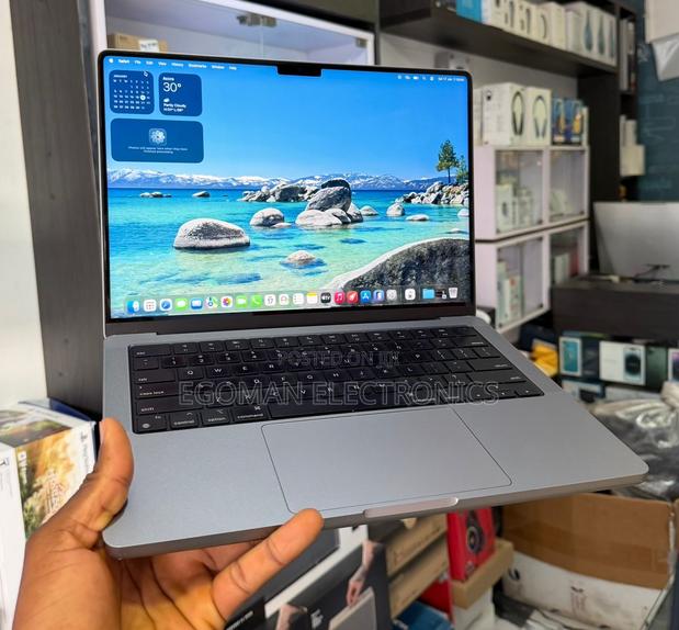 Laptop Apple MacBook Pro 2022 M2 16GB Apple M2 SSD 512GB