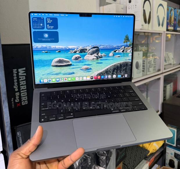Laptop Apple MacBook Pro 2022 M2 16GB Apple M2 SSD 512GB photo 2
