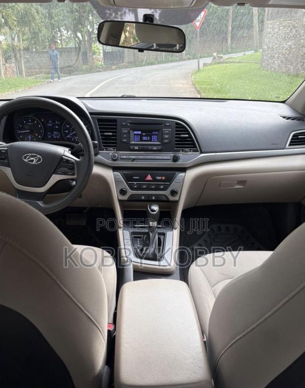 Hyundai Elantra 2016 Red photo 4