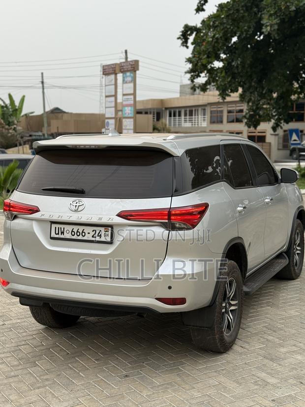 Toyota Fortuner 3.0 D Turbo AWD 2021 Silver photo 4
