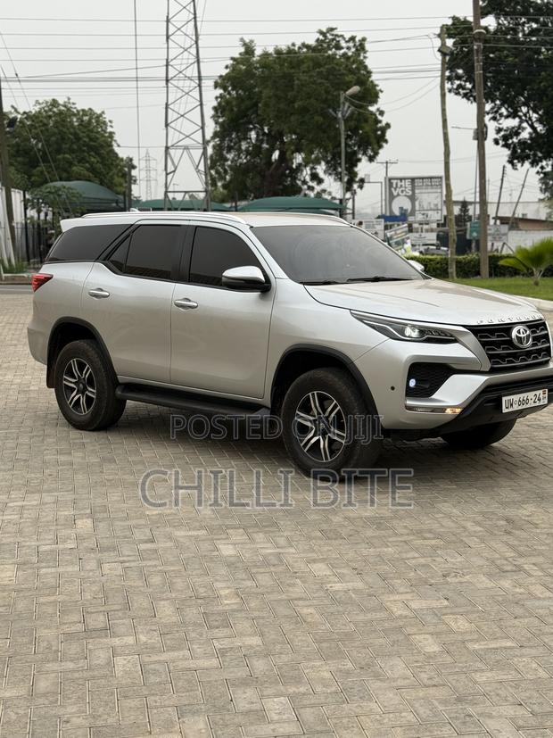 Toyota Fortuner 3.0 D Turbo AWD 2021 Silver photo 6