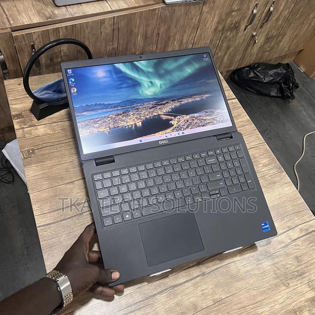 Laptop Dell Latitude 3520 32GB Intel Core i7 SSD 1T photo 3