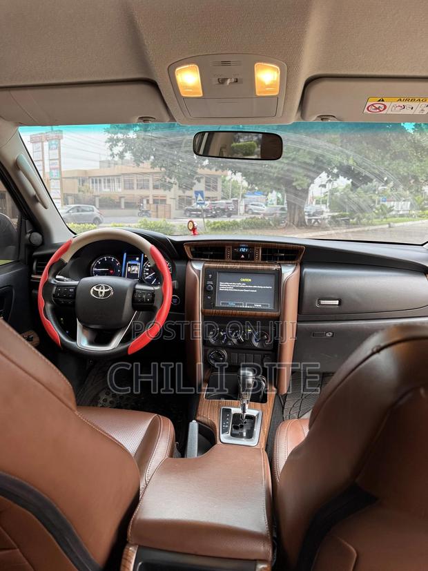 Toyota Fortuner 3.0 D Turbo AWD 2021 Silver photo 12