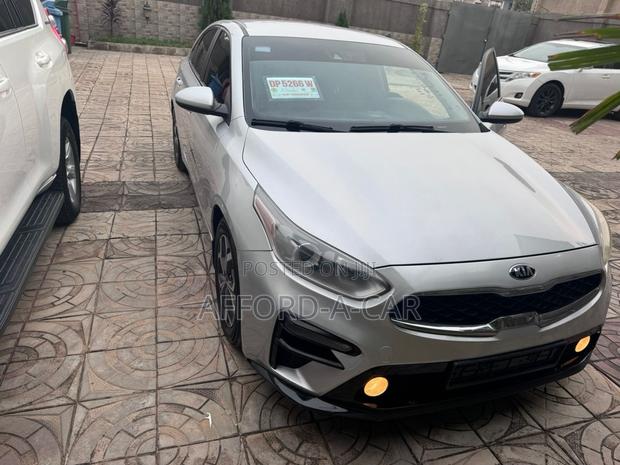 Kia Forte LXS 2020 Silver photo 9