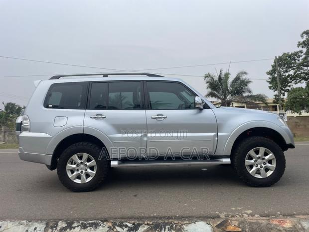 Mitsubishi Pajero V80 3.5 V6 GL/GLS 2017 Silver photo 5
