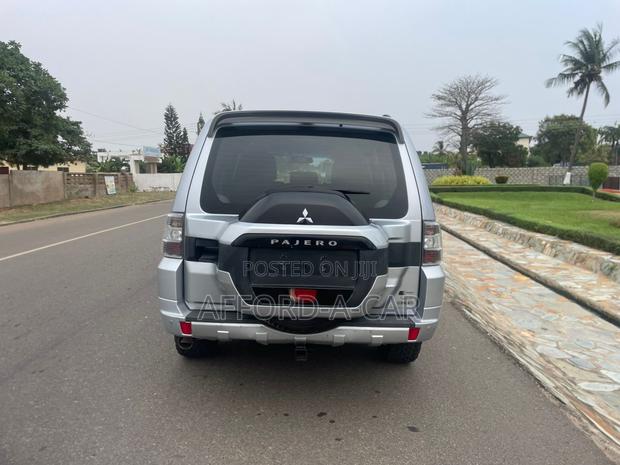 Mitsubishi Pajero V80 3.5 V6 GL/GLS 2017 Silver photo 8