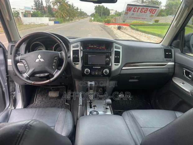 Mitsubishi Pajero V80 3.5 V6 GL/GLS 2017 Silver photo 4