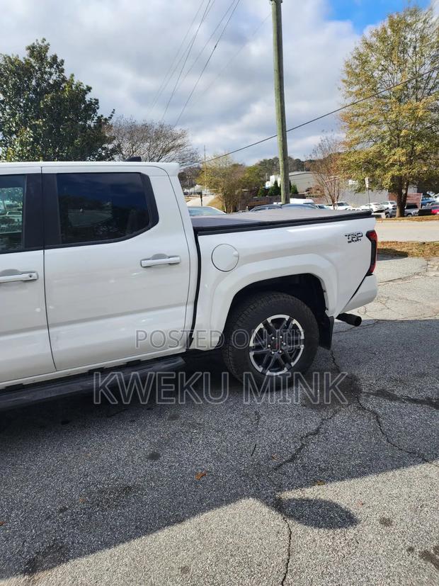 Toyota Tacoma 2024 White photo 3
