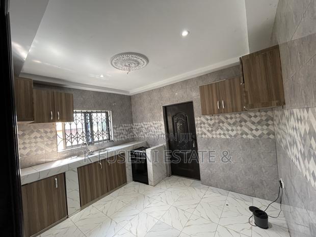 Furnished 5bdrm House in K Fuseini Estate, Sunyani Municipal for sale photo 8