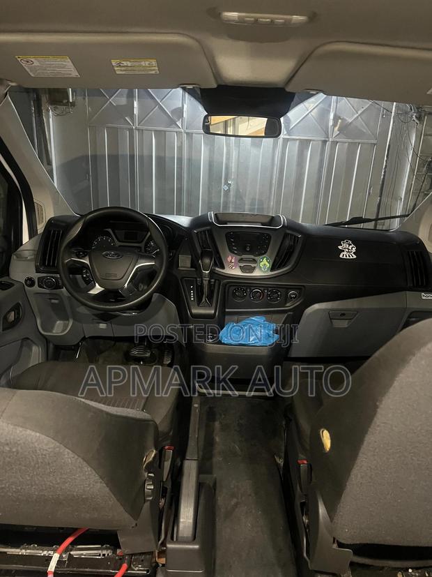 Ford Transit 2018 White photo 9