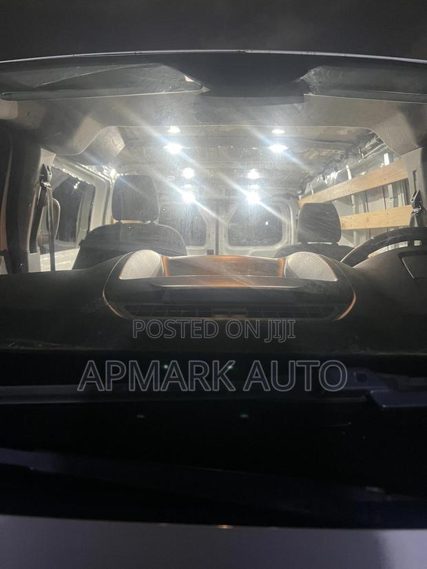 Ford Transit 2018 White photo 11