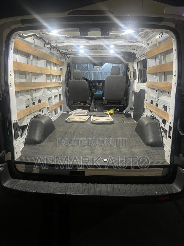 Ford Transit 2018 White photo 5