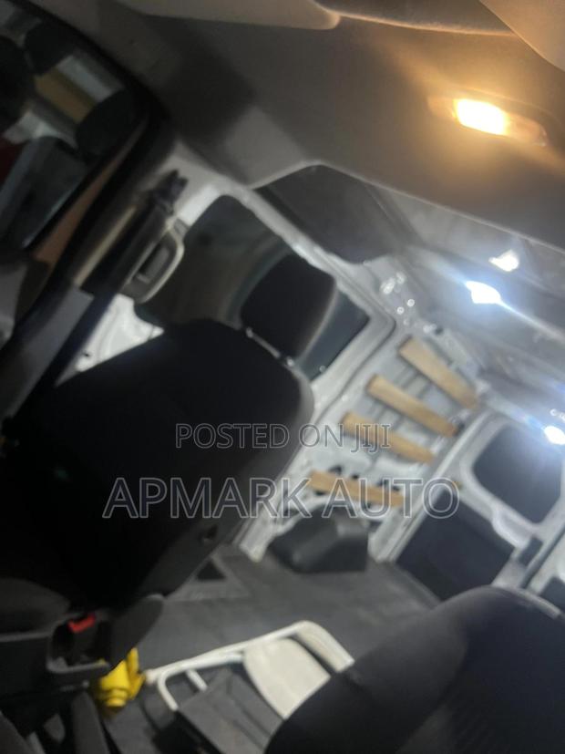 Ford Transit 2018 White photo 13