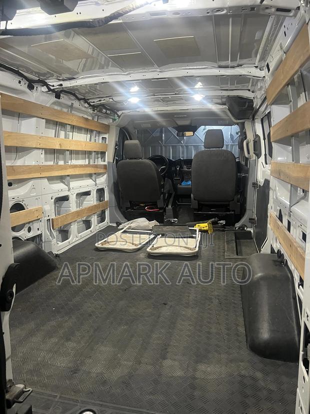 Ford Transit 2018 White photo 4