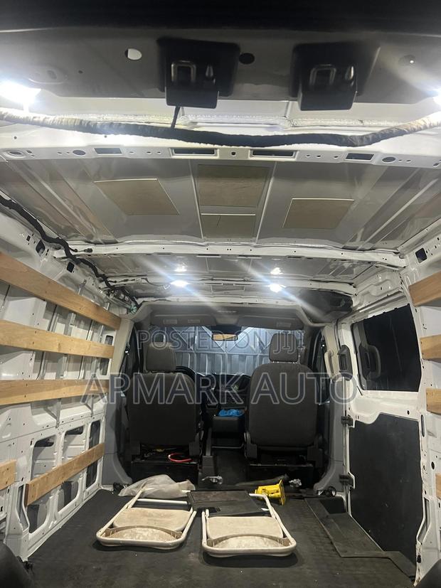 Ford Transit 2018 White photo 6