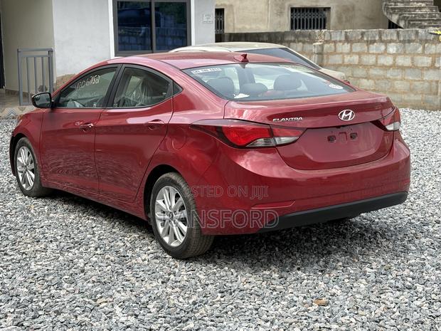 Hyundai Elantra SE Sedan FWD (1.8L 4cyl 6A) 2016 Red