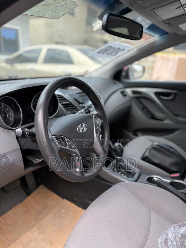 Hyundai Elantra SE Sedan FWD (1.8L 4cyl 6A) 2016 Red