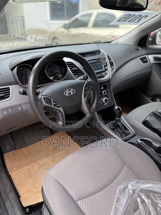 Hyundai Elantra SE Sedan FWD (1.8L 4cyl 6A) 2016 Red