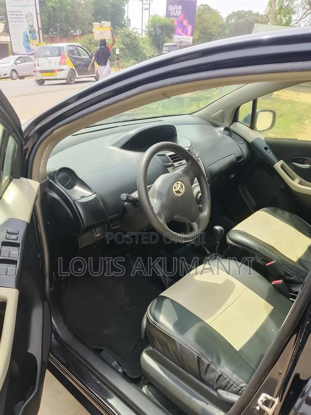 Toyota Vitz 1.3 AWD 3dr 2010 Black photo 4