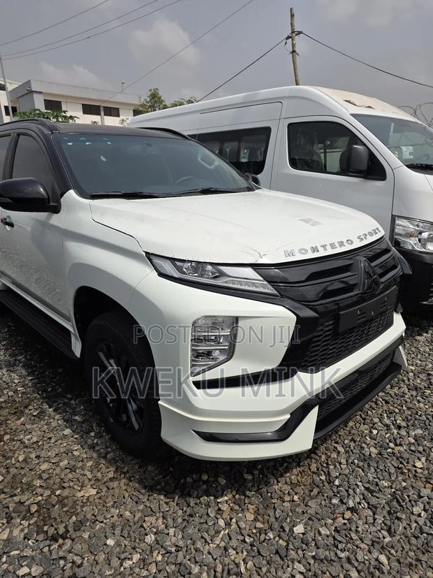 New Mitsubishi Pajero 2023 White photo 2