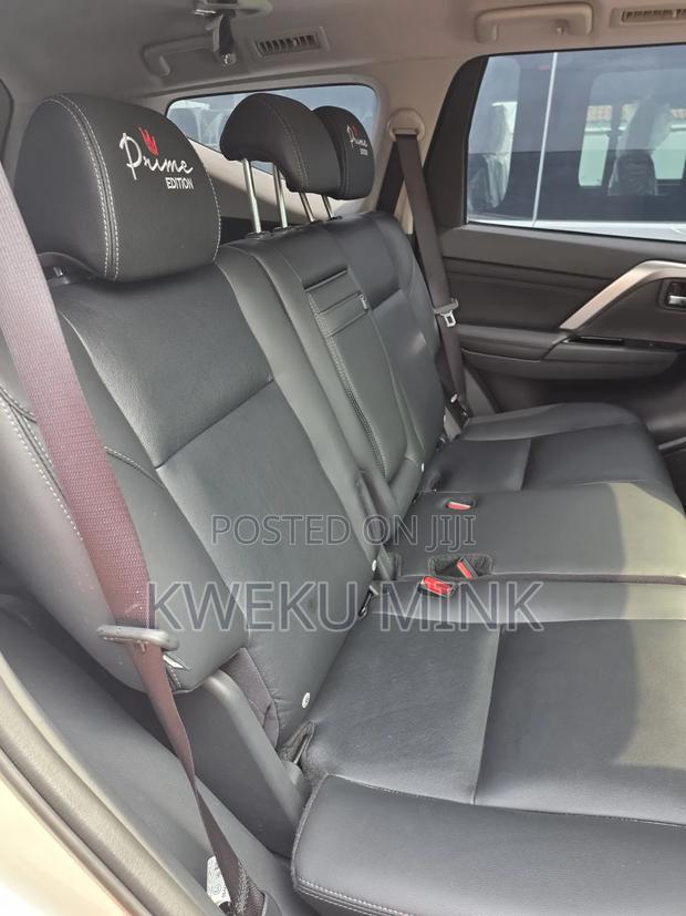 New Mitsubishi Pajero 2023 White photo 5