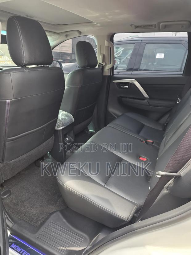 New Mitsubishi Pajero 2023 White photo 7