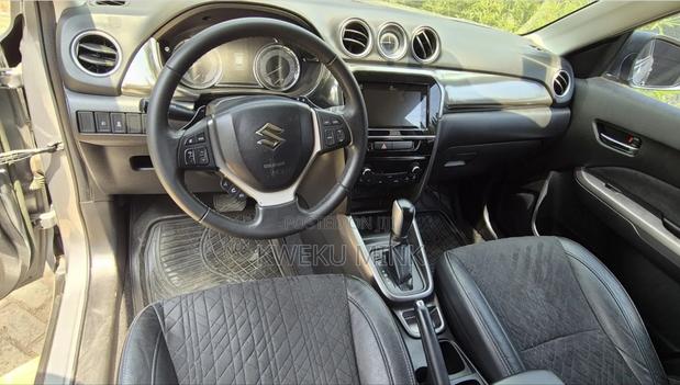 Suzuki Vitara 2022 Gray photo 4